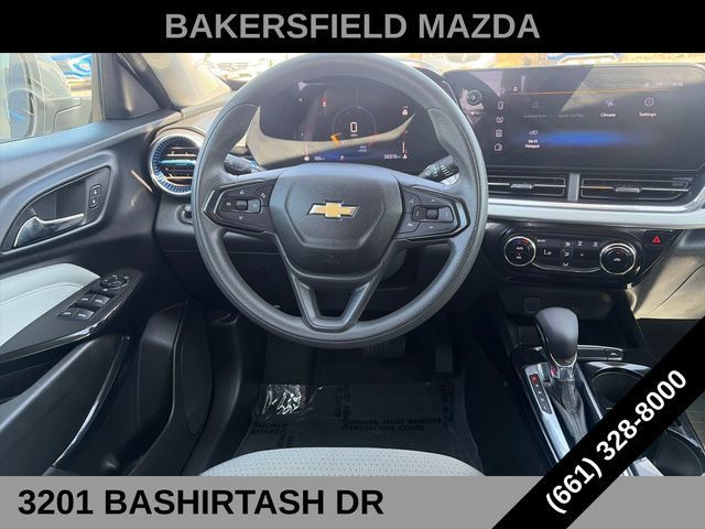Used 2025 Chevrolet Trax LT FWD image 13