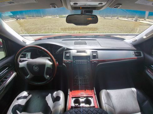 Used 2007 Cadillac Escalade AWD image 8