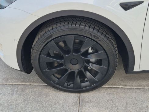Used 2021 Tesla Model Y Long Range AWD/4WD image 11
