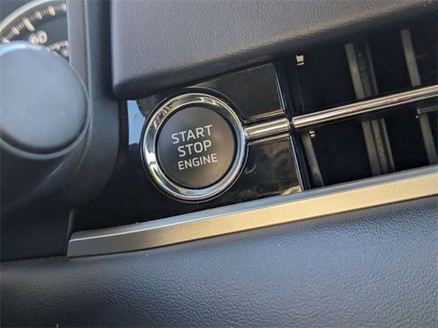 Used 2023 Mitsubishi Outlander SE image 36