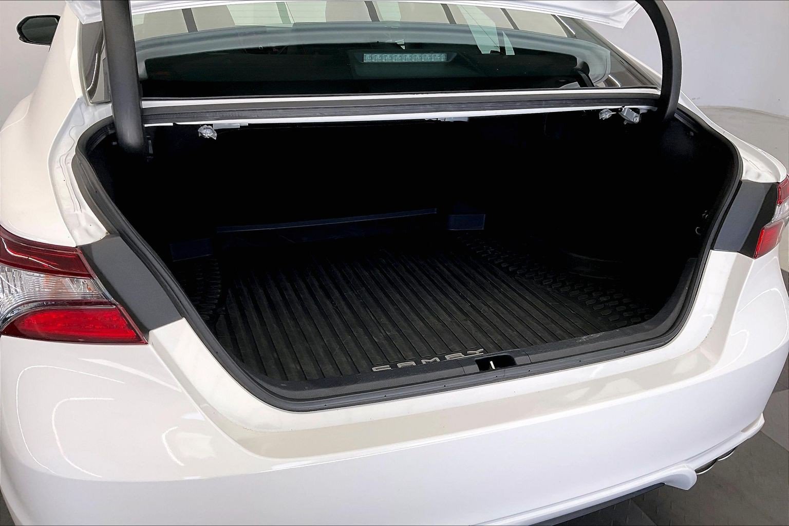 Used 2024 Toyota Camry SE w/ Convenience Package FWD image 28