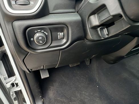 Used 2024 RAM 2500 Big Horn w/ Bed Utility Group image 25