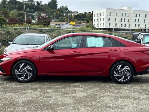 Used 2025 Hyundai Elantra Sport image 10