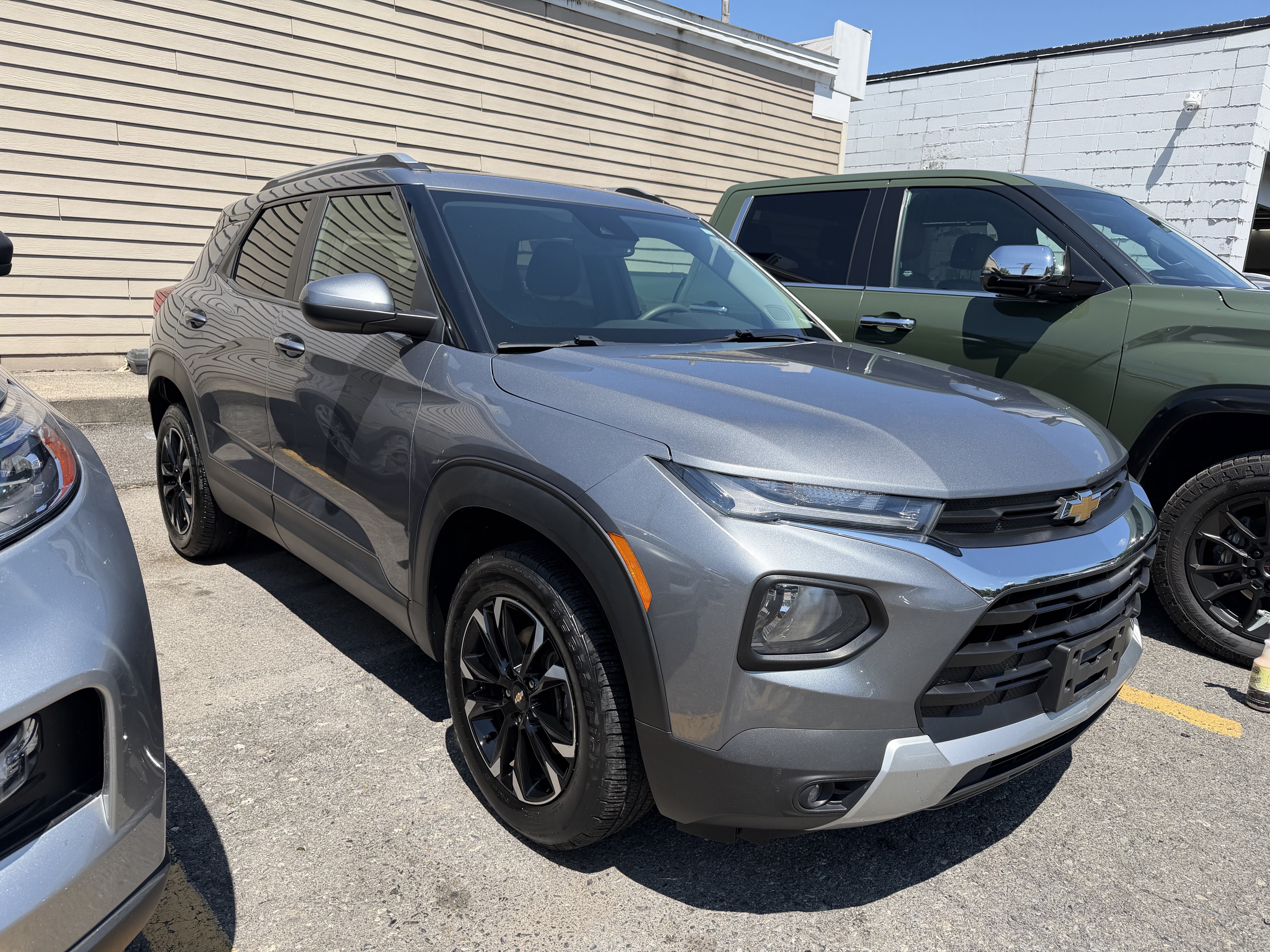 Used 2021 Chevrolet TrailBlazer LT w/ Convenience Package AWD/4WD image 2