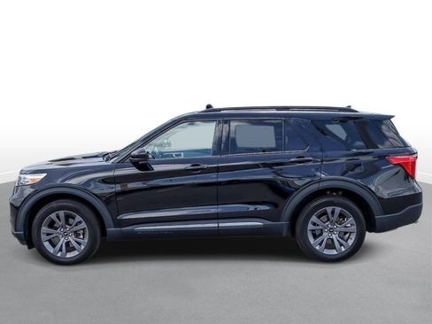 Used 2022 Ford Explorer XLT w/ Equipment Group 202A AWD/4WD image 5
