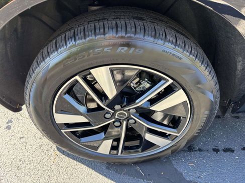 Used 2026 Volvo XC60 B5 Plus w/ Protection Package Premier AWD/4WD image 10