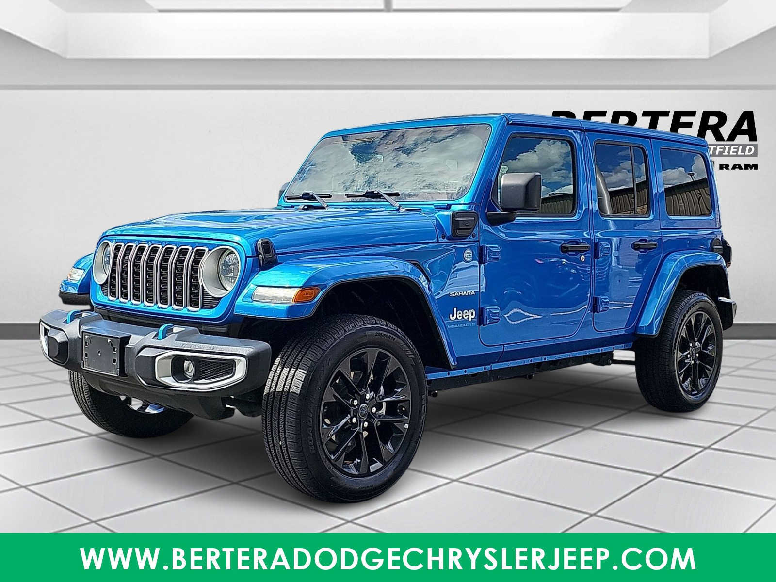 Used 2024 Jeep Wrangler Unlimited Sahara AWD/4WD image 3