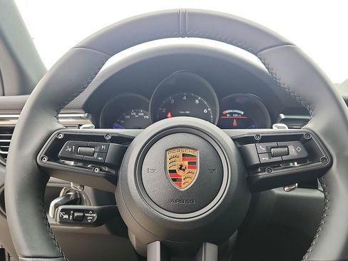 New 2026 Porsche Macan image 17