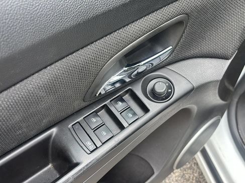 Used 2012 Chevrolet Cruze LT FWD image 10
