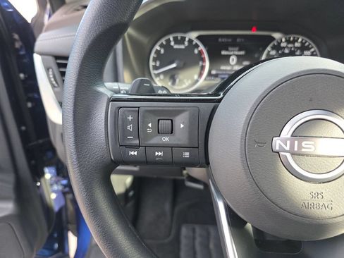 Used 2023 Nissan Rogue SV FWD image 30