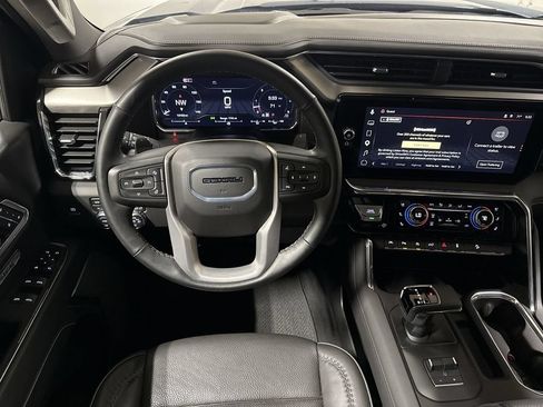 Used 2025 GMC Sierra 1500 Denali w/ Technology Package AWD/4WD image 11