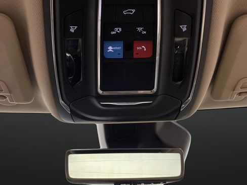 Used 2022 Jeep Grand Cherokee Limited w/ Luxury Tech Group II image 27