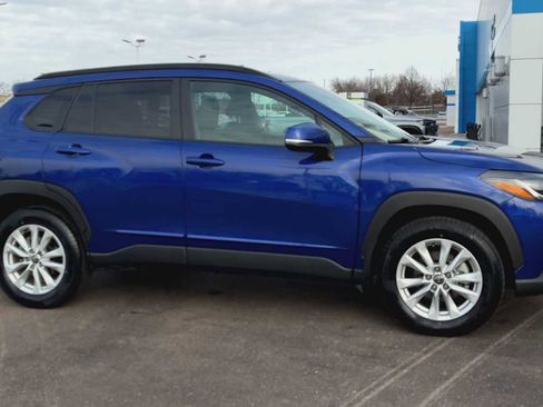 Used 2023 Toyota Corolla Cross LE image 9