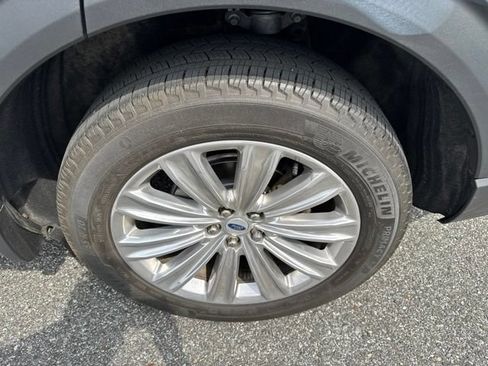 Used 2022 Ford Explorer Limited w/ Equipment Group 301A AWD/4WD image 20