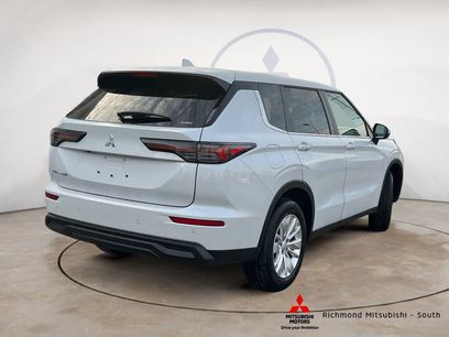 New 2026 Mitsubishi Outlander ES