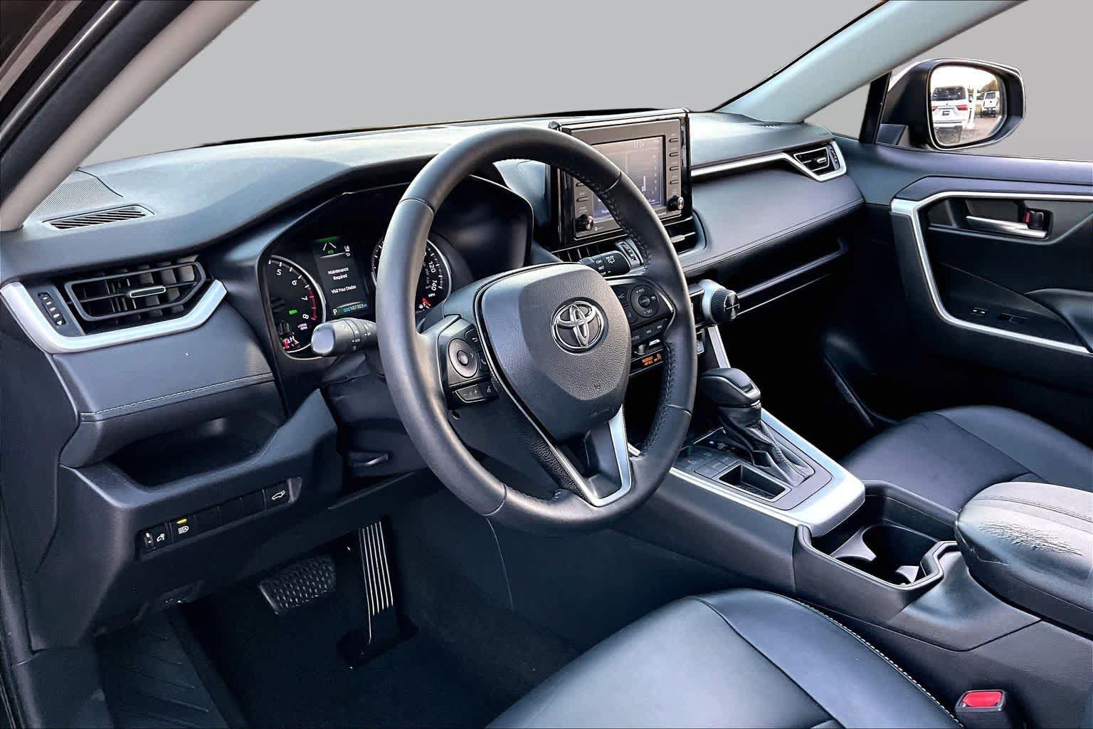 Used 2021 Toyota RAV4 XLE Premium FWD image 18