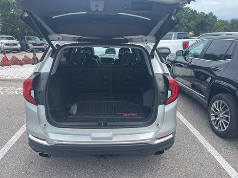 Used 2019 GMC Terrain SLT w/ Preferred Package AWD/4WD image 11