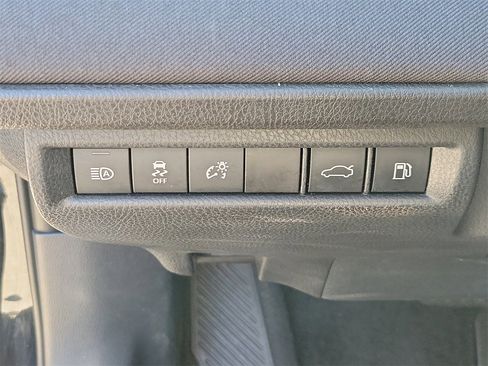 Used 2025 Toyota Camry LE image 31