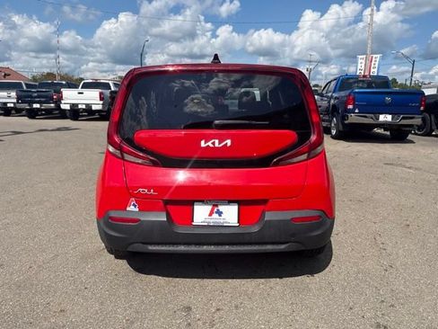 Used 2022 Kia Soul LX w/ Technology Package FWD image 4