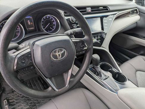 Used 2018 Toyota Camry LE FWD image 8