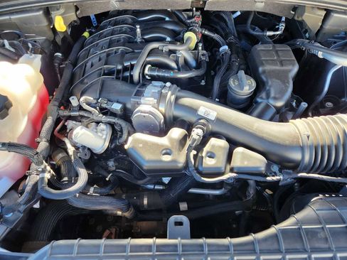 Used 2023 Jeep Grand Cherokee L Laredo image 16