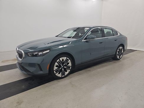 Used 2025 BMW 530i image 1