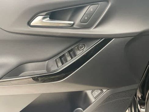 New 2026 Chevrolet Equinox LT w/ Convenience Package II AWD/4WD image 11