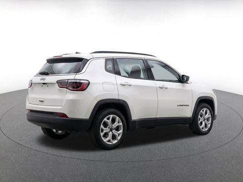 Used 2025 Jeep Compass Latitude AWD/4WD image 9