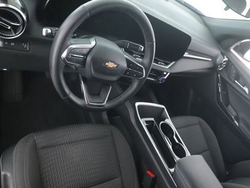 Used 2025 Chevrolet Equinox LT image 17