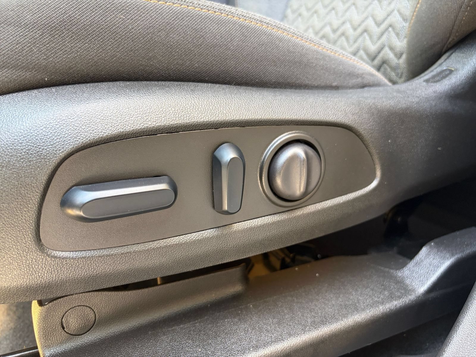 Used 2024 Chevrolet Equinox LT FWD image 21