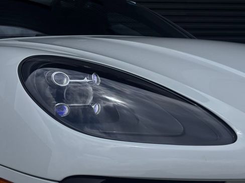 Certified 2020 Porsche Macan AWD/4WD image 12