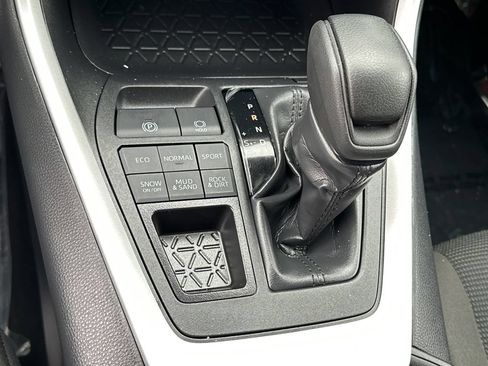 Used 2025 Toyota RAV4 LE AWD/4WD image 26