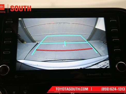 Used 2022 Toyota Highlander XLE AWD/4WD image 17