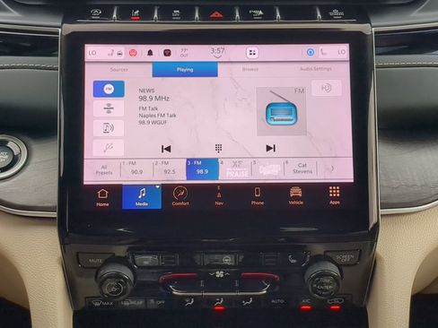 Used 2022 Jeep Grand Cherokee Limited image 18