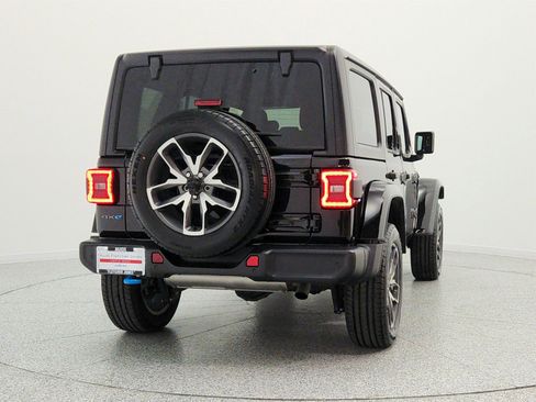 Used 2024 Jeep Wrangler Unlimited w/ Convenience Group AWD/4WD image 6