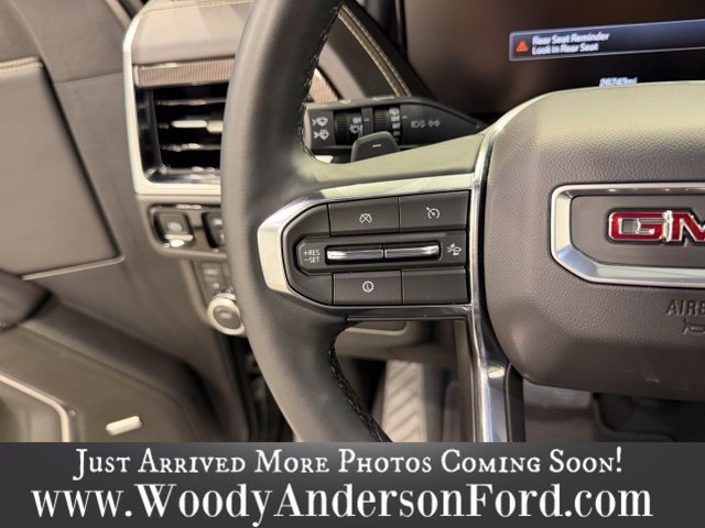 Used 2025 GMC Yukon Elevation w/ LPO, Elevation Black Package AWD/4WD image 11