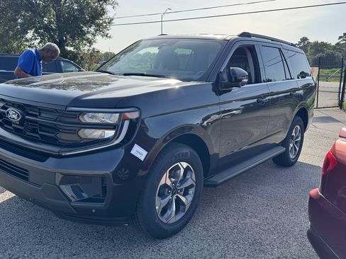 New 2027 Ford Expedition Active RWD image 6