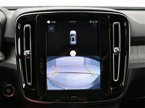 New 2026 Volvo XC40 B5 Core w/ Climate Package image 19