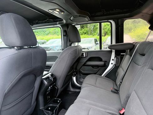 Used 2019 Jeep Wrangler Unlimited Sahara AWD/4WD image 21