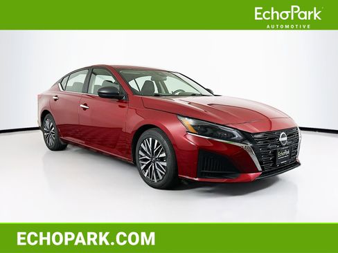 Used 2025 Nissan Altima 2.5 SV image 1