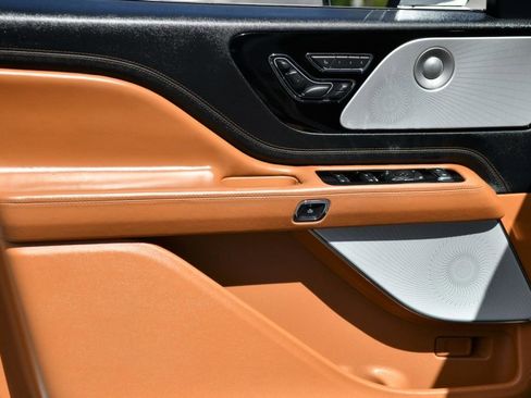 Used 2020 Lincoln Aviator Black Label w/ Dynamic Handling Package image 9