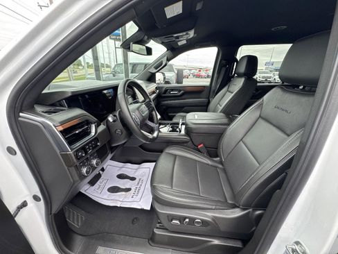 Used 2025 GMC Yukon XL Denali AWD/4WD image 7