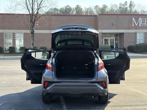 Used 2022 Toyota C-HR XLE image 11