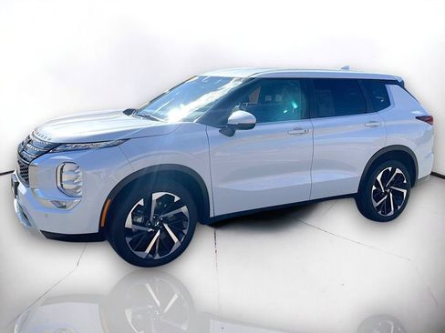 Used 2024 Mitsubishi Outlander SE AWD/4WD image 2