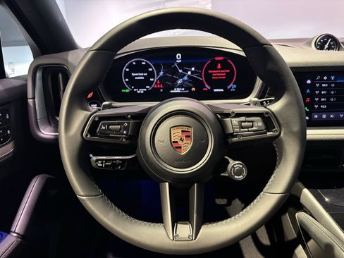 Certified 2026 Porsche Cayenne Coupe image 13