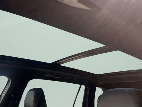 Certified 2024 Volkswagen Tiguan SEL R-Line image 19