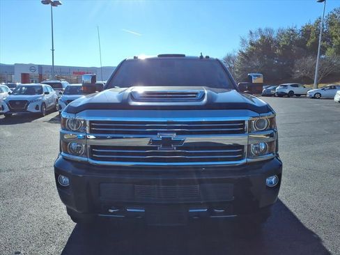 Used 2017 Chevrolet Silverado 2500 High Country w/ Duramax Plus Package image 12