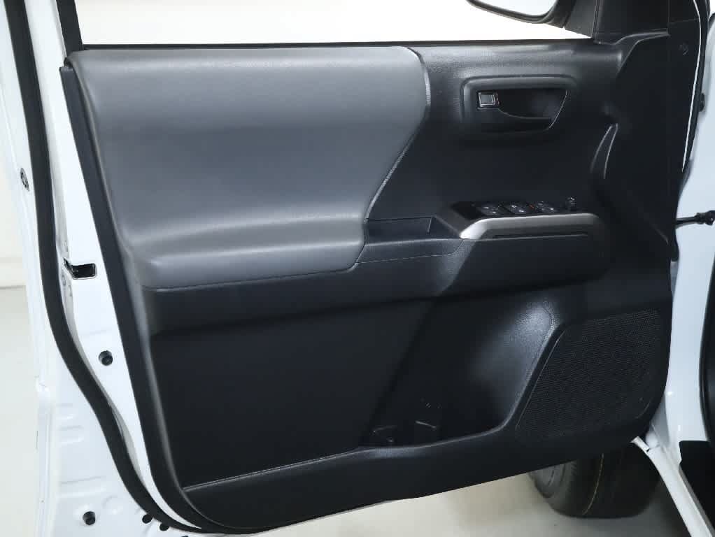 Certified 2023 Toyota Tacoma SR5 AWD/4WD image 15