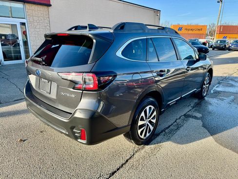 Used 2020 Subaru Outback Premium image 4