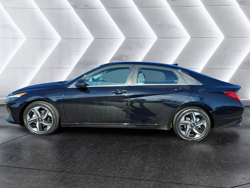 Used 2023 Hyundai Elantra Limited image 2